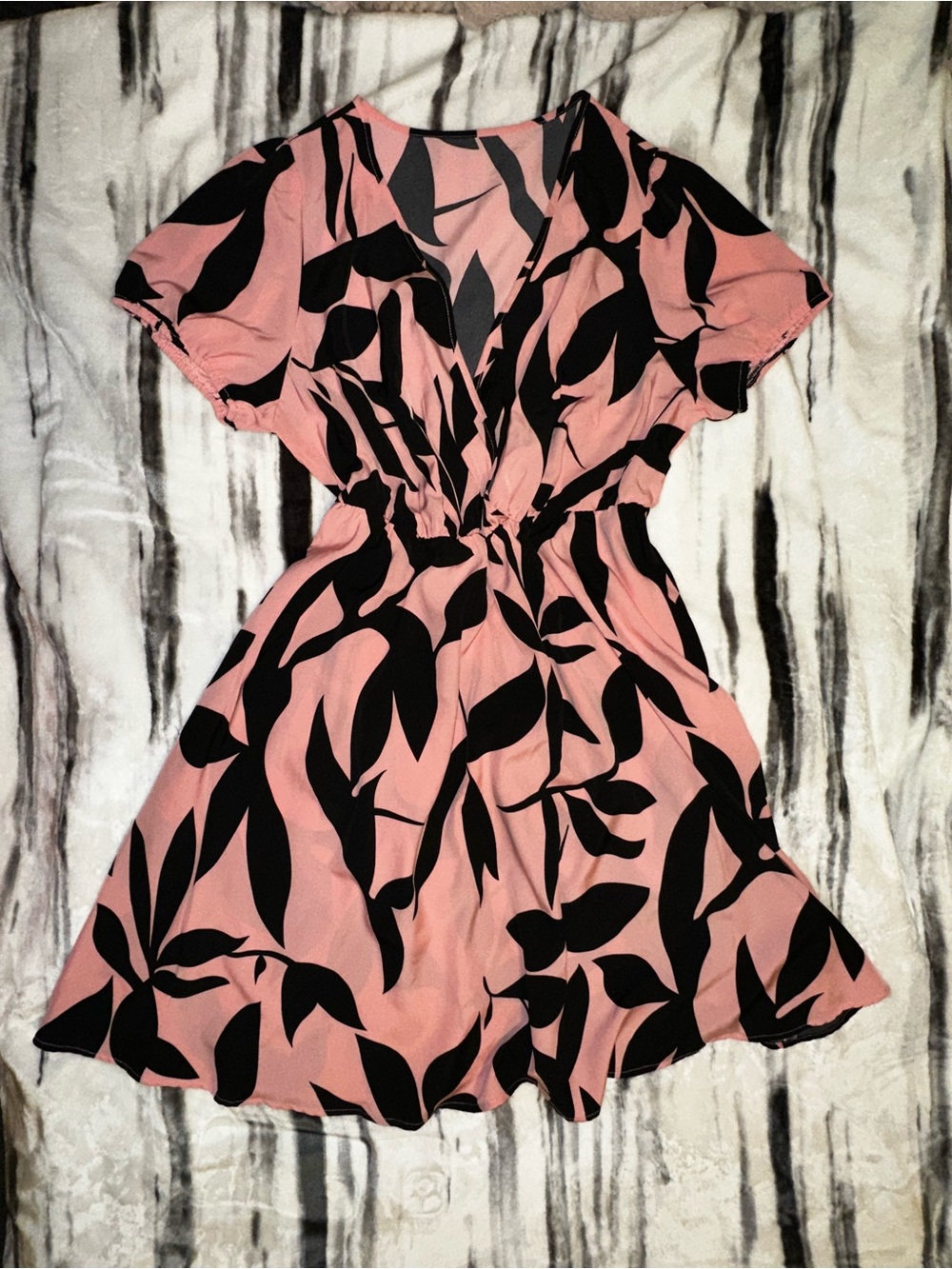 Women’s Pink and Black Leaf-Print Short Dress